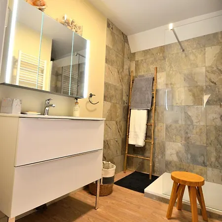 La Du Mont グールドン・アン・ケルシー